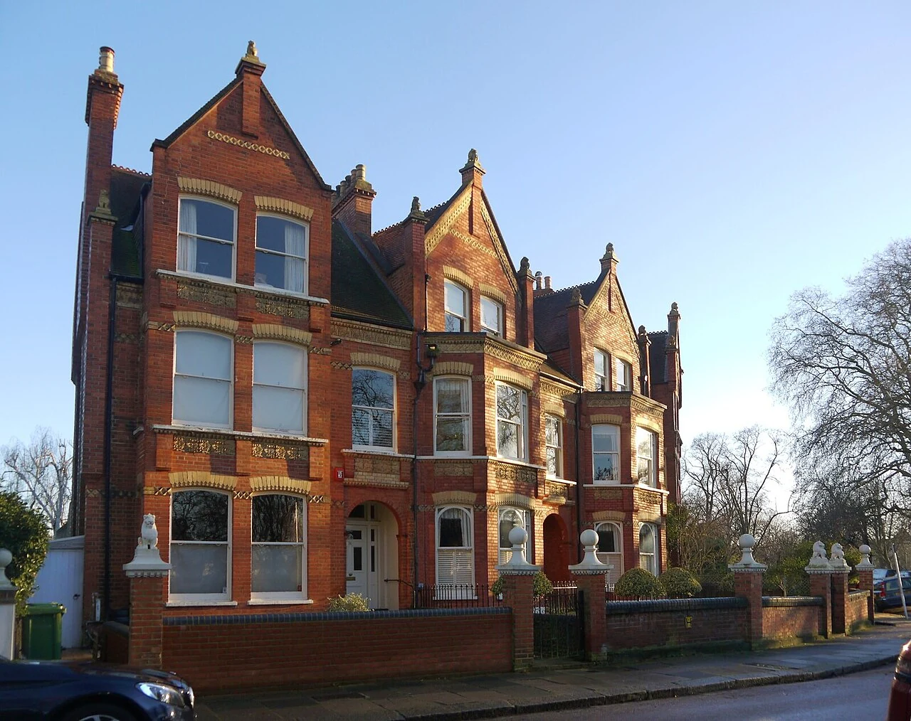 Barnes, houses in The Crescent